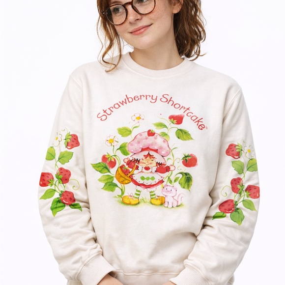 Strawberry Shortcake Sweaters - Strawberry Shortcake Graphic Sweatshirt Size Large